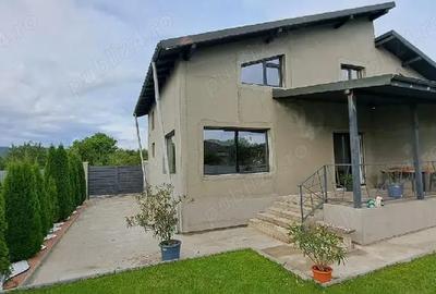 Casă cu Teren 400 Mp în Central - 6