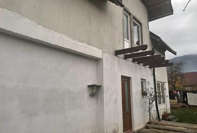 Casă individuală cu 2 camere în Central
