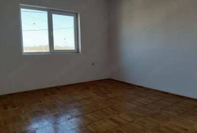 Casă cu 3 camere cu Teren 1000 Mp în Central - 8