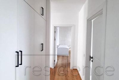 Apartament cu 4 camere semidecomandat în Europa