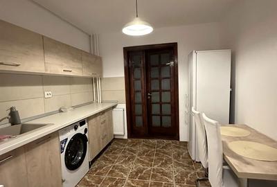 Apartament cu 3 camere semidecomandat în Berceni - 2