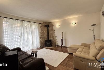 Casă cu 7 camere cu Teren 700 Mp în Petros - 13