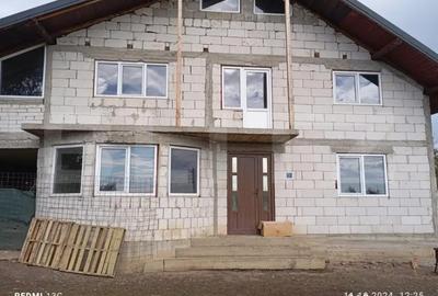 Casă cu 3 camere cu Teren 500 Mp în Central - 1