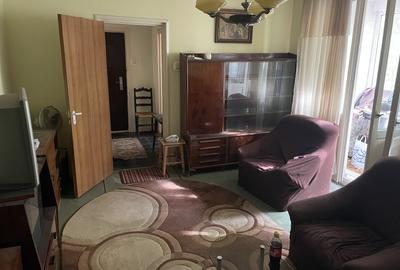 Apartament cu 3 camere semidecomandat în Militari