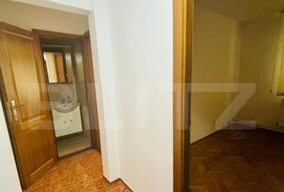 Apartament cu 4 camere, decomandat, cu garaj, zona Medicina - 2