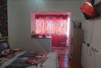 Apartament cu 4 camere decomandat de vanzare in Moinesti - 1