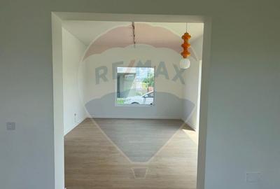 Casa / Vila cu 4 camere de vanzare - 16