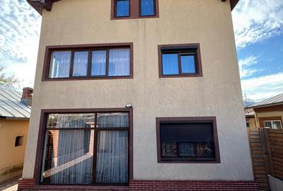 Casă cu 6 camere cu Teren 400 Mp în Central - 10