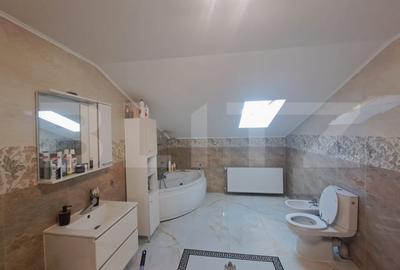 Apartament cu 6 camere semidecomandat în Tractorul - 9