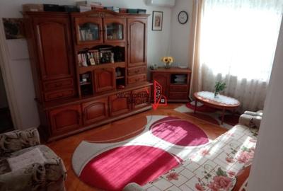 Apartament cu 3 camere semidecomandat, mobilat în Titan