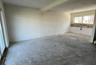 Casă cu 4 camere cu Teren 250 Mp în Florești - 2