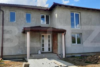 Casă cu 5 camere cu Teren 660 Mp în Central - 1