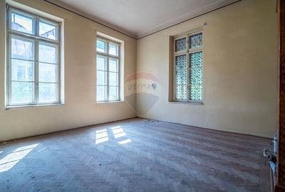 Casă individuală cu 9 camere cu Canalizare în Central - 14