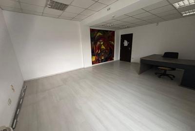 Spatiu comercial cu 4 incaperi 110 mp, situat in zona Aurel Vlaicu - 2