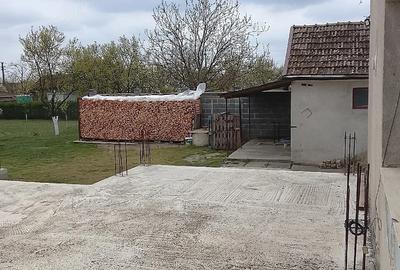 Casă cu 4 camere cu Teren 1135 Mp în Central - 1