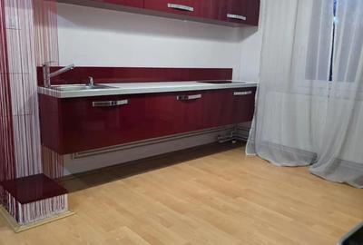 Apartament cu 3 camere semidecomandat în Complex Studențesc - 2