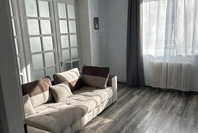 Apartament cu 3 camere decomandat în Central - 1