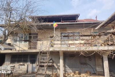 Casă cu 4 camere în Central - 1