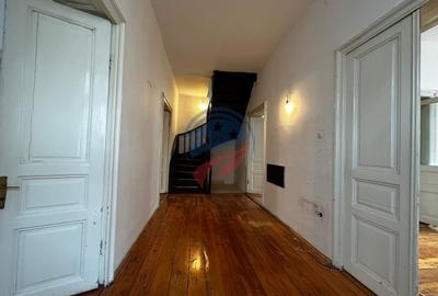 Spațiu comercial, de 225 mp, în Central - 11