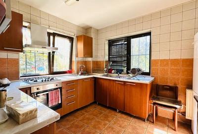 Casă individuală cu 9 camere cu Canalizare în Central - 10