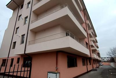 Apartament cu 2 camere decomandat în Apărătorii Patriei
