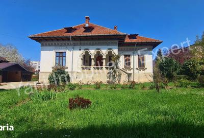Casă cu Teren 1071 Mp în Central - 11