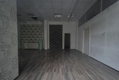 Zona Pia?a Sudului sp 200 mp vitrina 17 ml 2 u?i acces - 2