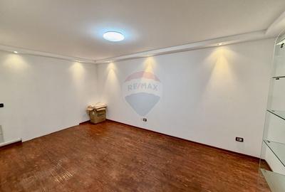 Spațiu comercial, de 110 mp, în Central - 17