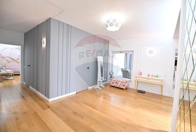 Casă cu 14 camere cu Teren 360 Mp în Central - 9