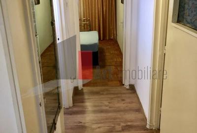 Apartament cu 3 camere semidecomandat în Berceni - 2