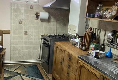 Casă cu Teren 480 Mp în Central - 1