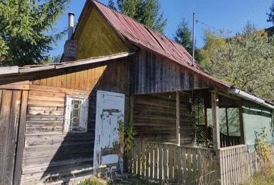 Vand casa de vacanta de 70 mp pe un teren de 1572 mp in Campul Cetatii la intrare in sat,langa sosea - 9