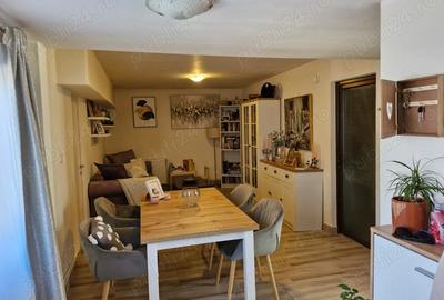 2 Case cu 7 camere, 2 bucatarii si 3 bai, intr-o curte cartierul Gradiste - 7