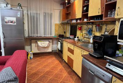 Apartament cu 3 camere decomandat în Malu Roșu - 5