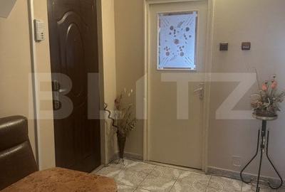 Apartament de vanzare, cu 3 camere, 57 mp, zona Micro 17 - 2