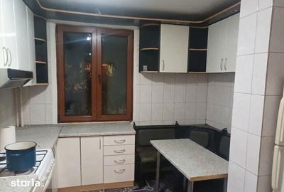 Apartament cu 3 camere decomandat în Berceni - 1