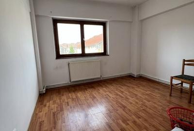 Apartament cu 3 camere decomandat în Jigodin-Băi - 3