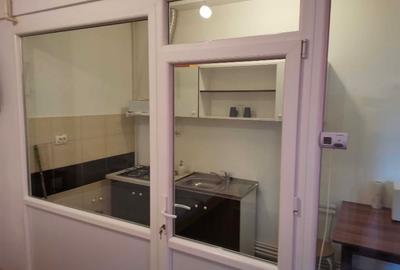 Apartament cu 1 camera, etajul 1/4, zona Baza 3 - 5