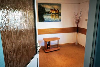 Inchiriez Zona Spital Judetean Resita, Spatiu Comercial, AP 2 camere - 2
