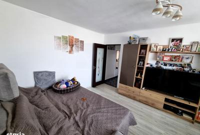 Apartament cu 3 camere semidecomandat, mobilat în Casa de Cultură
