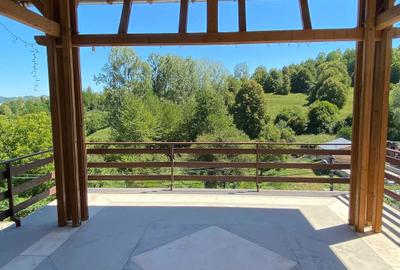 Casă cu 4 camere cu Teren 3100 Mp în Central - 1