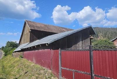 Casă cu 4 camere cu Teren 1800 Mp în Central - 2