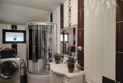 Casă cu 7 camere cu Teren 500 Mp în Păulești - 2