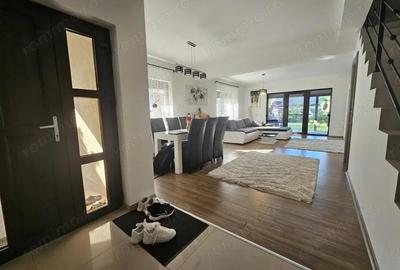 Casă cu 4 camere cu Teren 306 Mp în Dumbrăvița