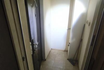 Cta -29.000 Urgent -SERE Garsoniera PARTER cu baie ?i buc din construc?ia blocului 21mp - 7