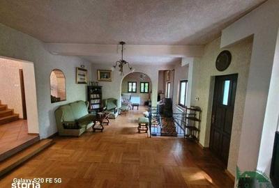 Casă cu 4 camere cu Teren 400 Mp în Central - 2
