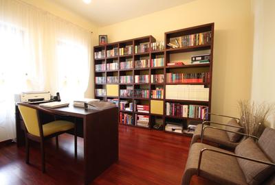 O casa deosebita cu Piscina - 6