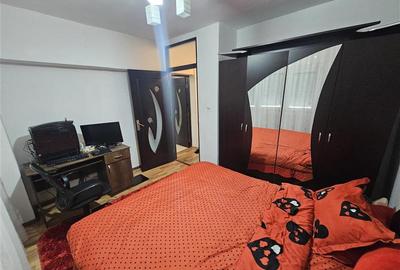 Apartament cu 3 camere semidecomandat în Micro IV - 3