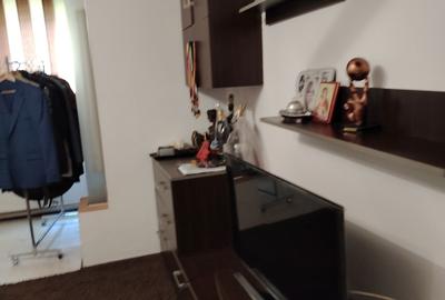 Apartament cu 2 camere decomandat în Petros