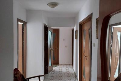 Apartament cu 4 camere decomandat în Roman - 5